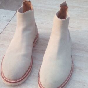 Donald pliners size 9